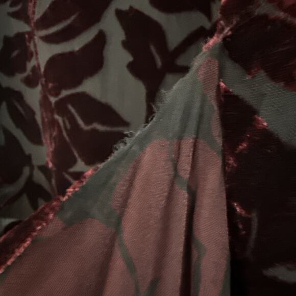 St John Blouse Velvet Floral Burnout Asymmetric Top Purple Sheer Artsy Size 12 - Picture 6 of 8